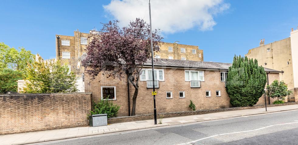Spacious studio set in an amazing location by Regents Park & Euston Cumberland Terrace Mews, Camden